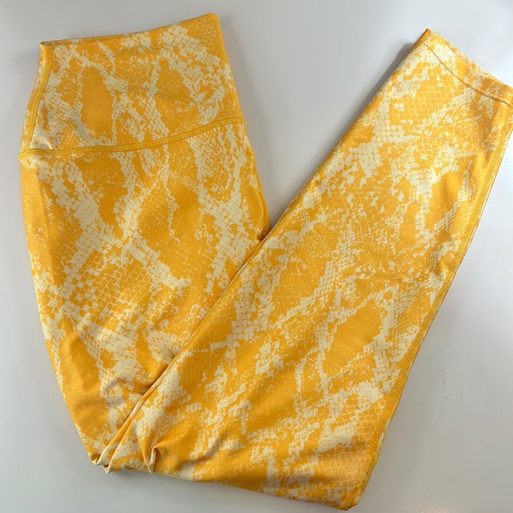 Brand:Carbon38 Size:L  Color:Yellow